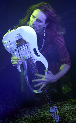 STEVE VAI