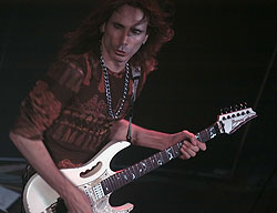 STEVE VAI